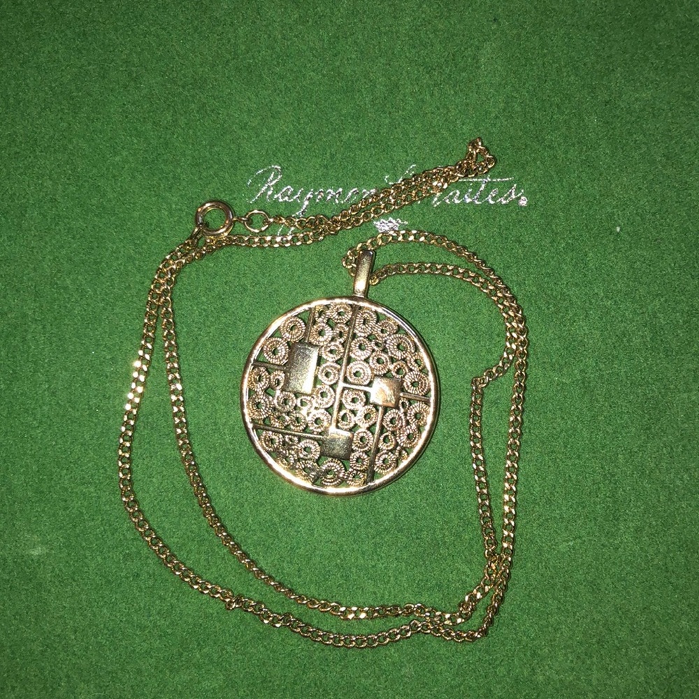 Gold Pendant Necklace